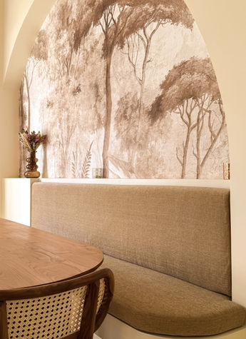 benjamin-chalvin-architecture-interieure-design-interieur-decoration-ecully-contemporain-boheme-chic-luxe-haut-de-gamme-lyon-ouest-mont-d-or-architecte-noyer-chene-massif-beton-cire-travertin-parquet-lin-meuble-sur-mesure-projet-mobilier-authentique-materiaux-nobles-cuisine-sainte-foy-lès-lyon-banquette-sur-mesure-travertin-provence-var-enduit-peinture-chaux