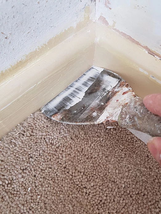 How to Paint Skirting Boards with Carpet Down