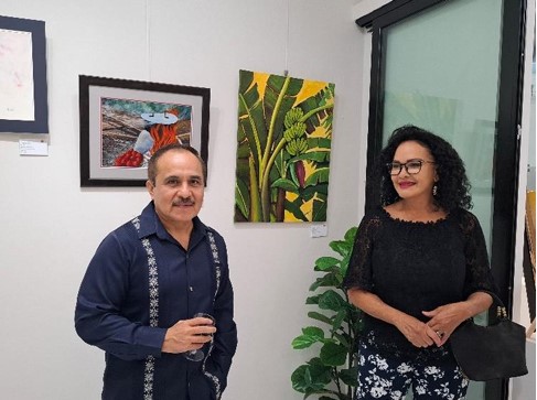 His Excellency Victor Hugo Morales Melendez with WIAOTT Artist Beverly Thomas
