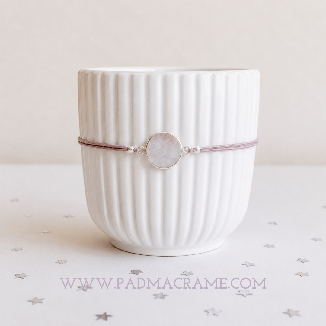 Pulsera ajustable de plata de ley y piedra luna (empoderamiento femenin