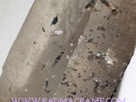 Reciclar joyas rotas: convertir fragmentos en amuletos.