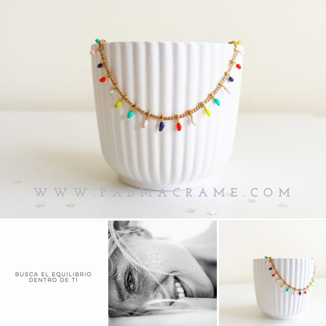 Collar de acero dorado