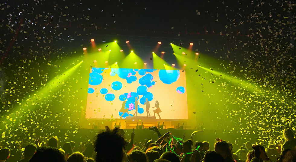 A concert with lights and many fans in the crowd. - greatest underdog stories in history