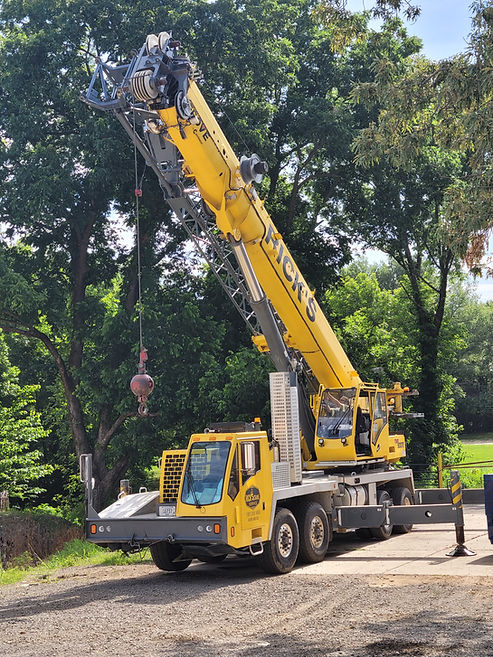 110 ton crane - equipement.jpg