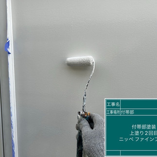 勝手口ドア塗装　上塗り2回目