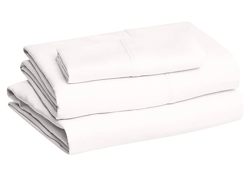 Miniatura: Stacked white sheet set with folded pillowcase, clean and fresh.