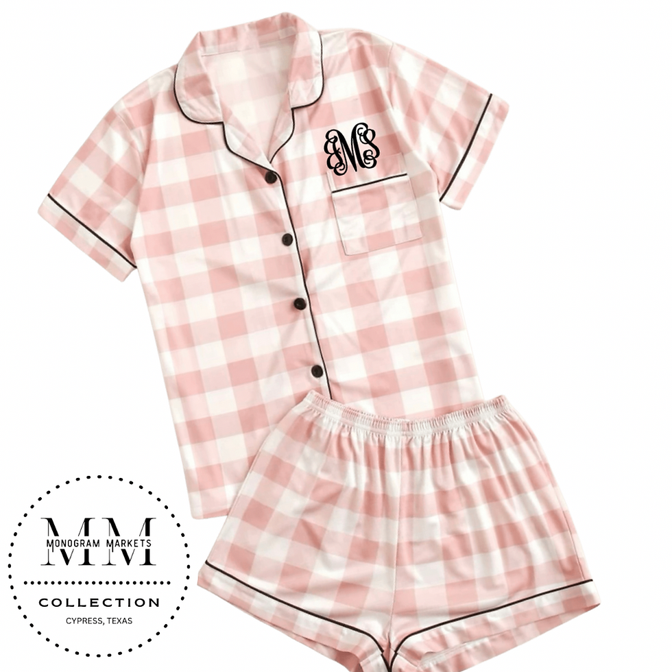 Miniatura: Pink plaid pajama set with black trim and embroidered number 86 detail.