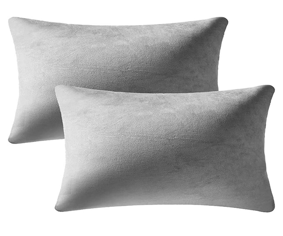 Miniatura: Two gray velvet pillows. Home decor, soft and comfortable.