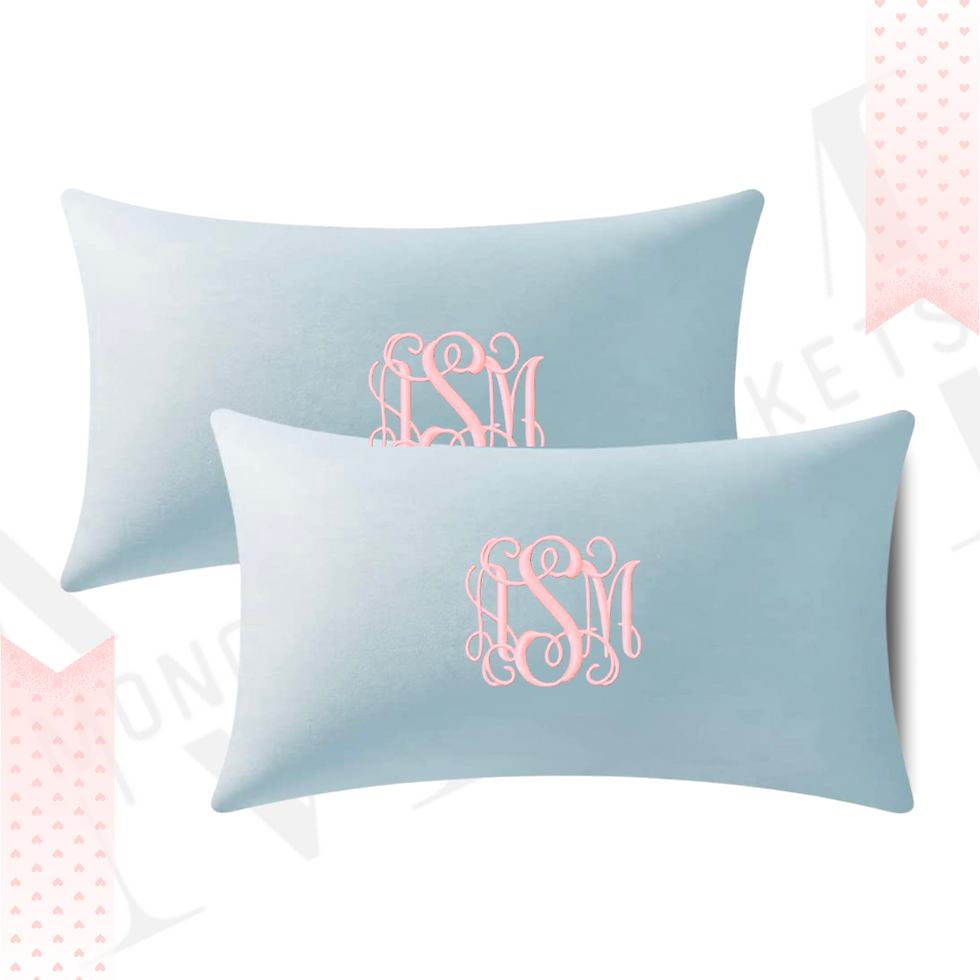 Miniatura: Two blue pillows with pink monogram details. Comfortable and stylish.