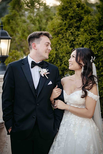 Ivory Grove_circlicon_navy_HR.png