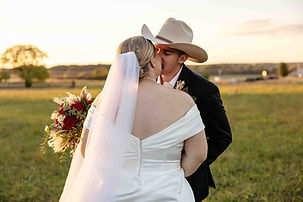Couple embrace, Springfield, MO