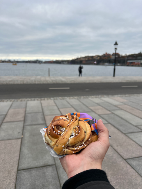 Une brioche à la cannelle spécialité suédoise
