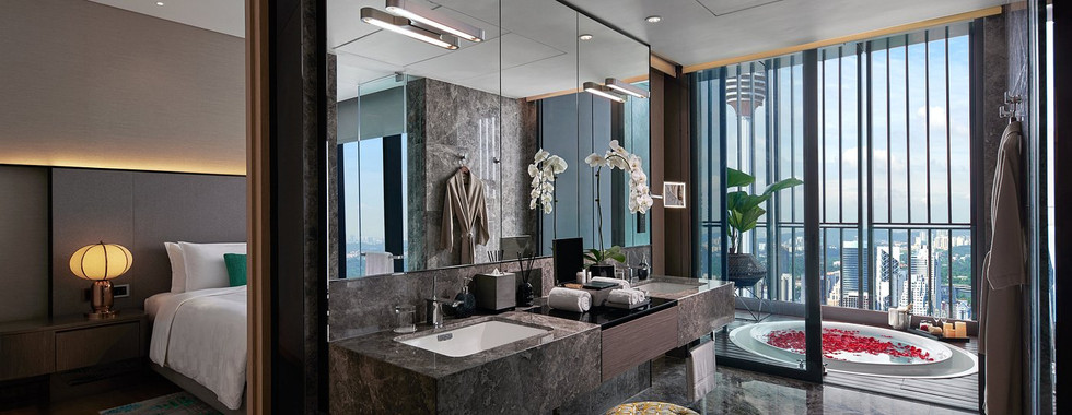 Une salle de bain à l'hôtel EQ à Kuala Lumpur