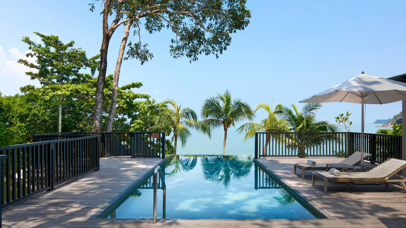 Piscine privée d'une des chambres de l'hôtel The Ritz-Carlton Langkawi