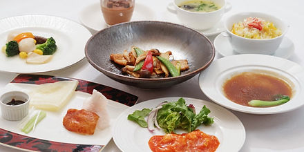 ホテルディナー（ふかひれの姿煮コース）