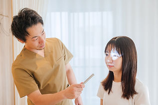主な症状:眼精疲労による首こり・肩こり・頭痛