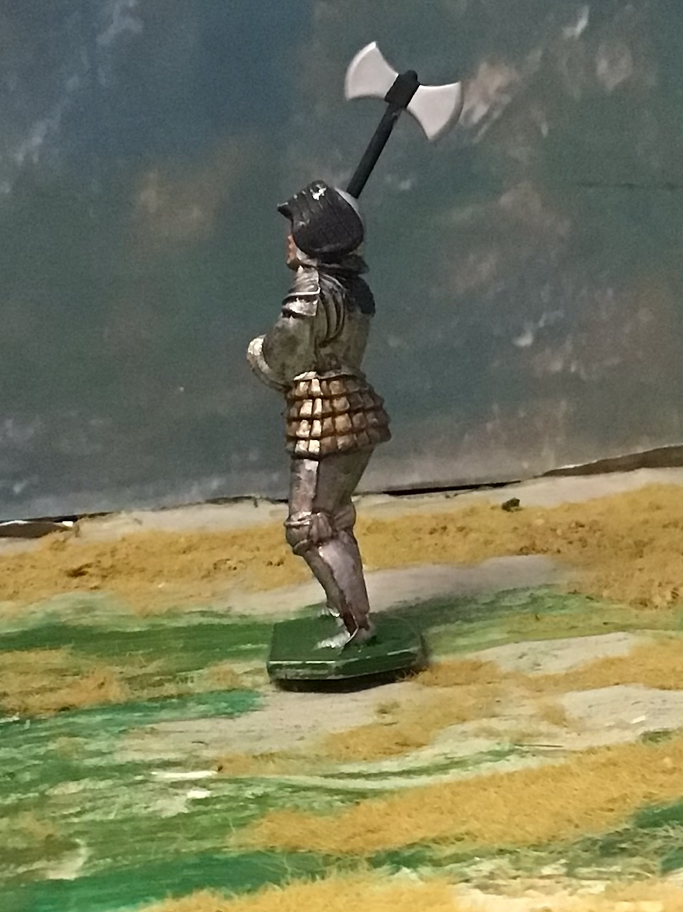 Thumbnail: Lone Star Plastic Knight 7 with  Axe 54mm