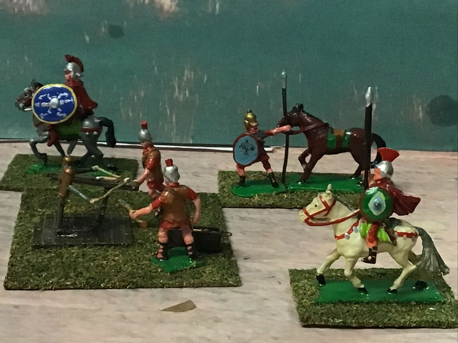 Hinchcliffe or Similar 28mm Metal Roman Figures  Arcuballista Crew and Support