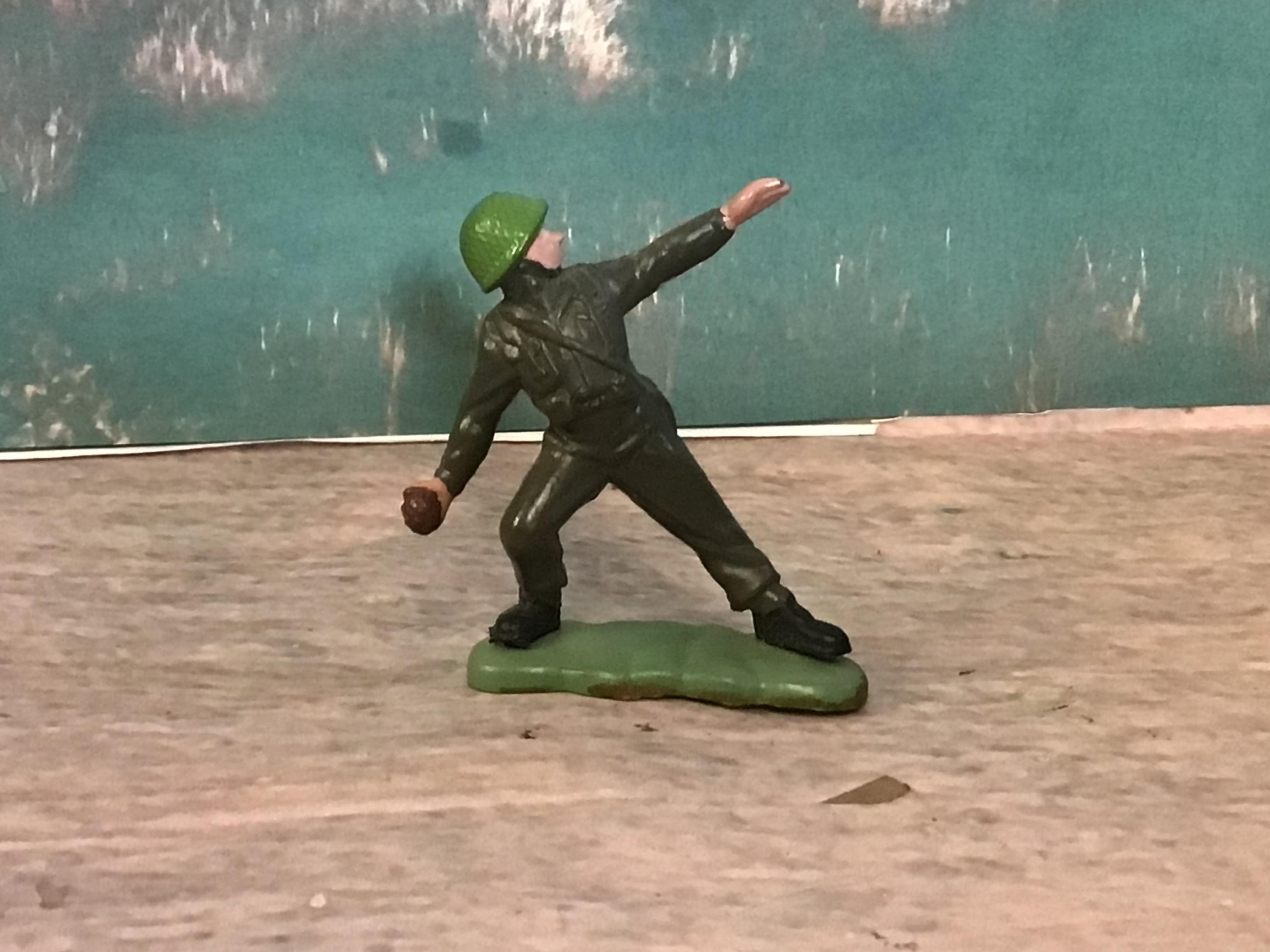 Britain' Herald H16 British Infantry Light Green Net Helmet with grenade