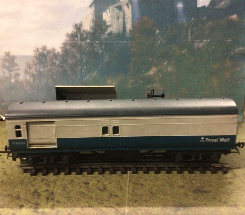 Thumbnail: Vintage Triang   Hornby OO Gauge  R402M   Operating Royal Mail Coach Set