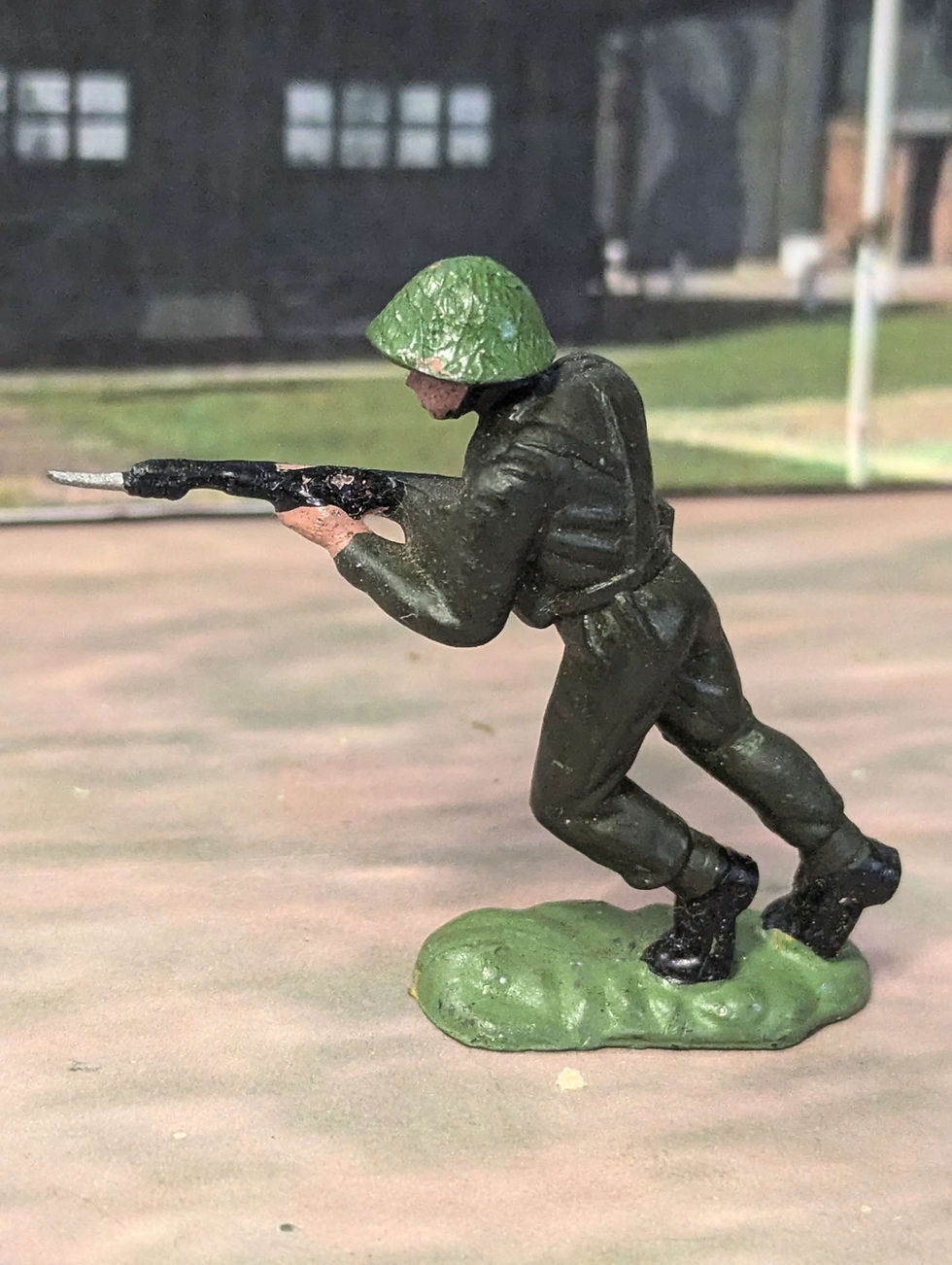 Thumbnail: Britain's Herald H13 British Infantry Helmet Net Figure Running  1953-66