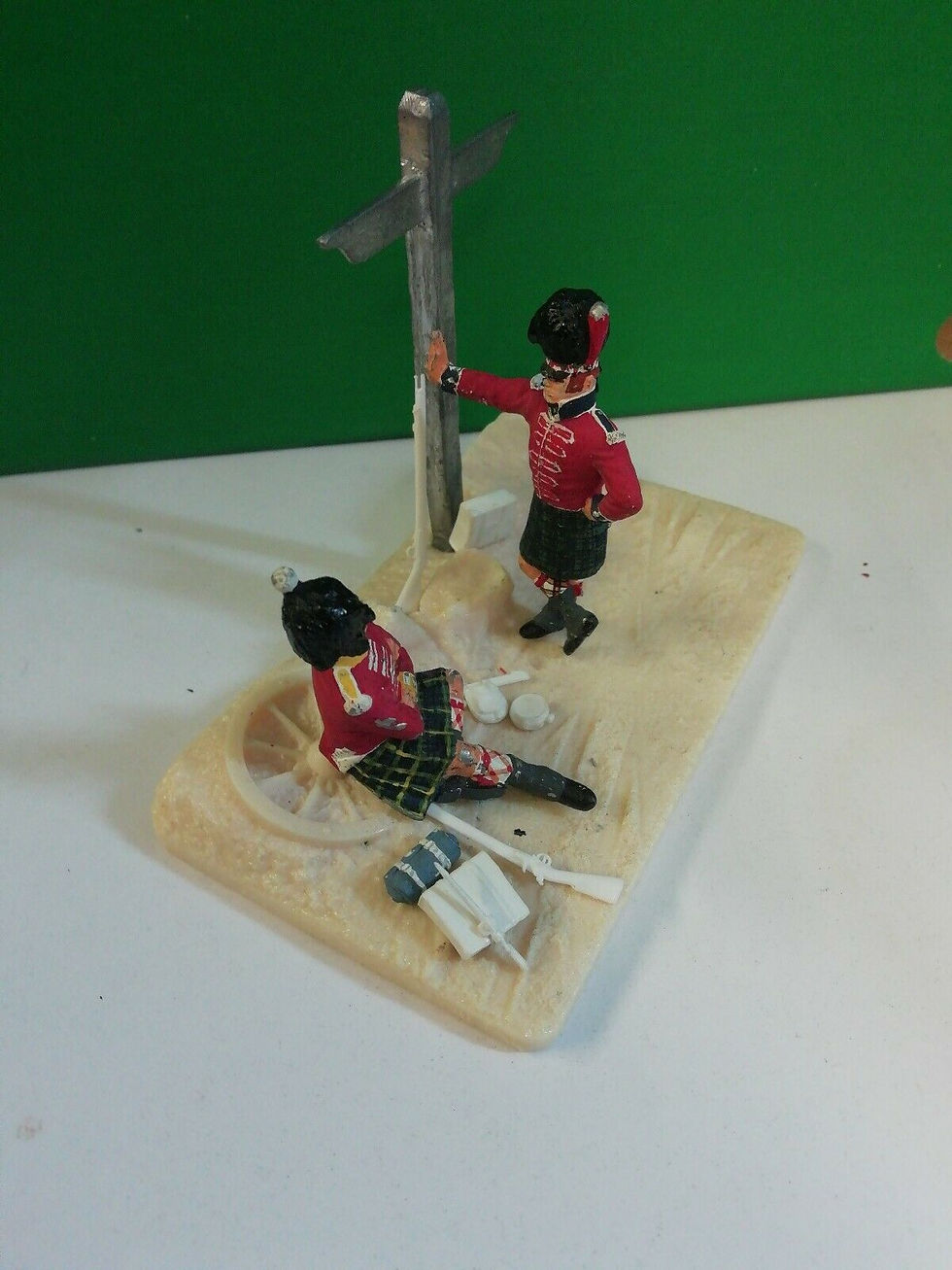 Thumbnail: The Black Watch, Royal Highland Regiment 2 Officers Chatting Napoleonic Figures
