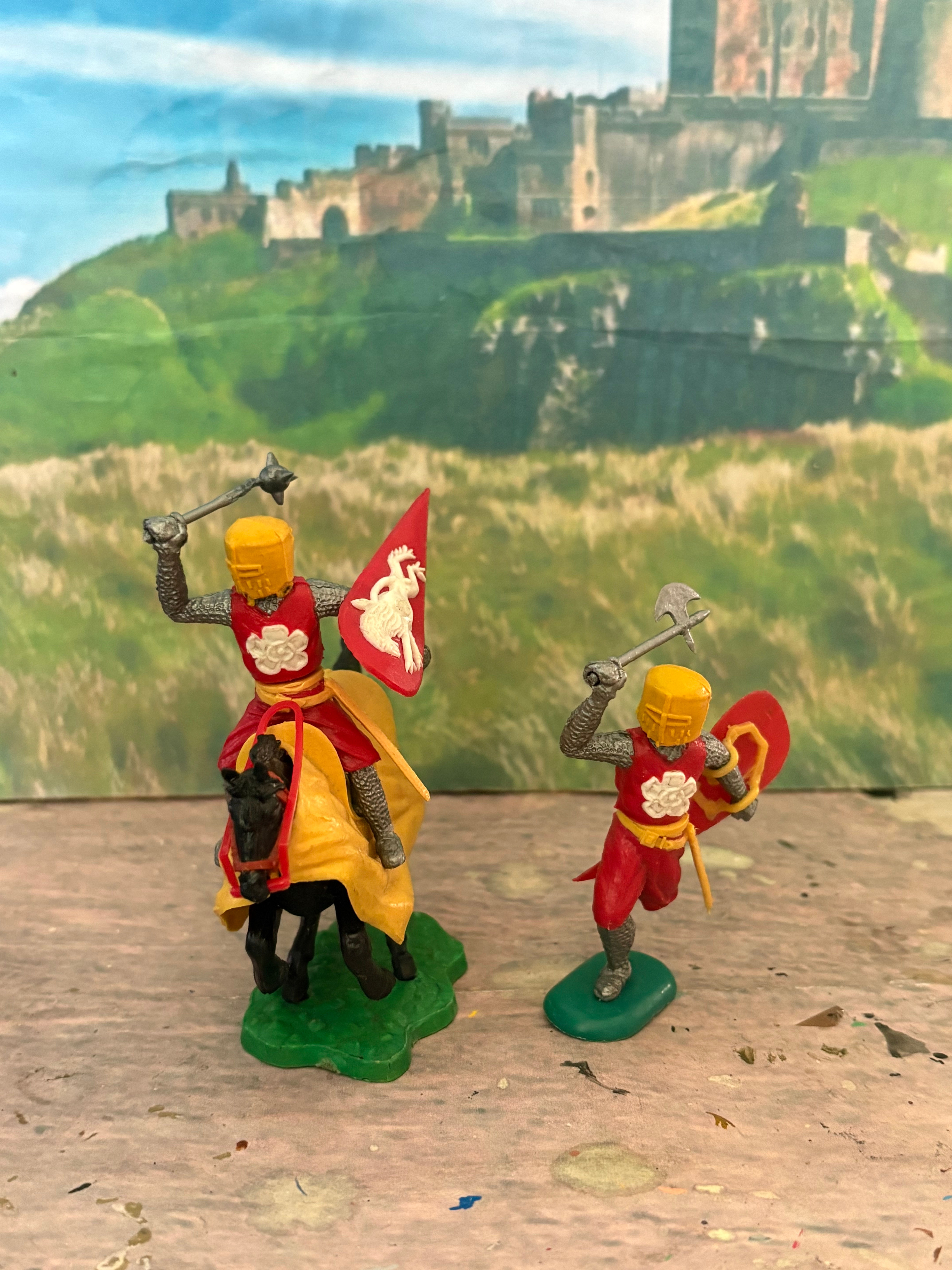 Timpo Toys Swoppet's  1/32 Plastic Figures Pair of Red Shield Knight