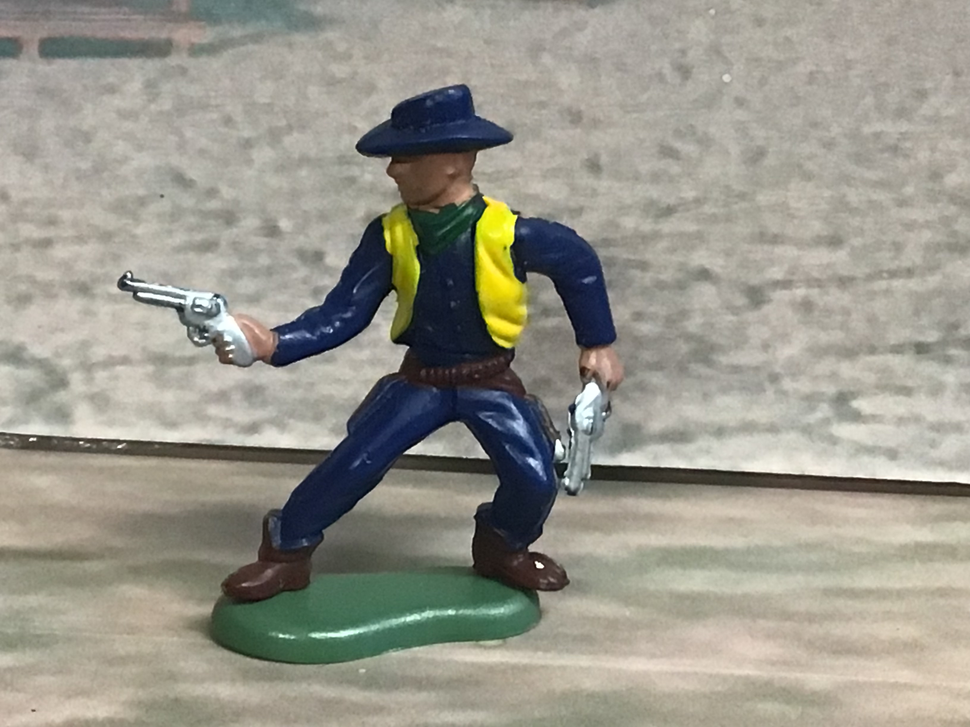 Britains Ltd Herald H423 Cowboy with Two Pistols