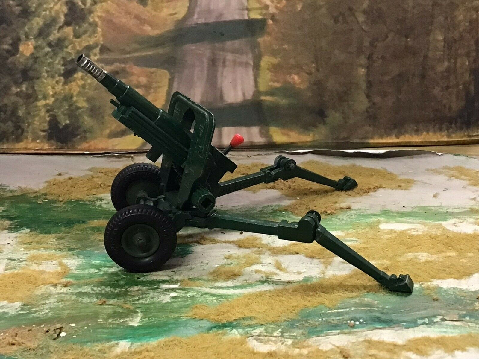 BRITAINS LTD 9724 105mm HOWITZER FIELD GUN, SWIVEL ARTICULATED LEGS