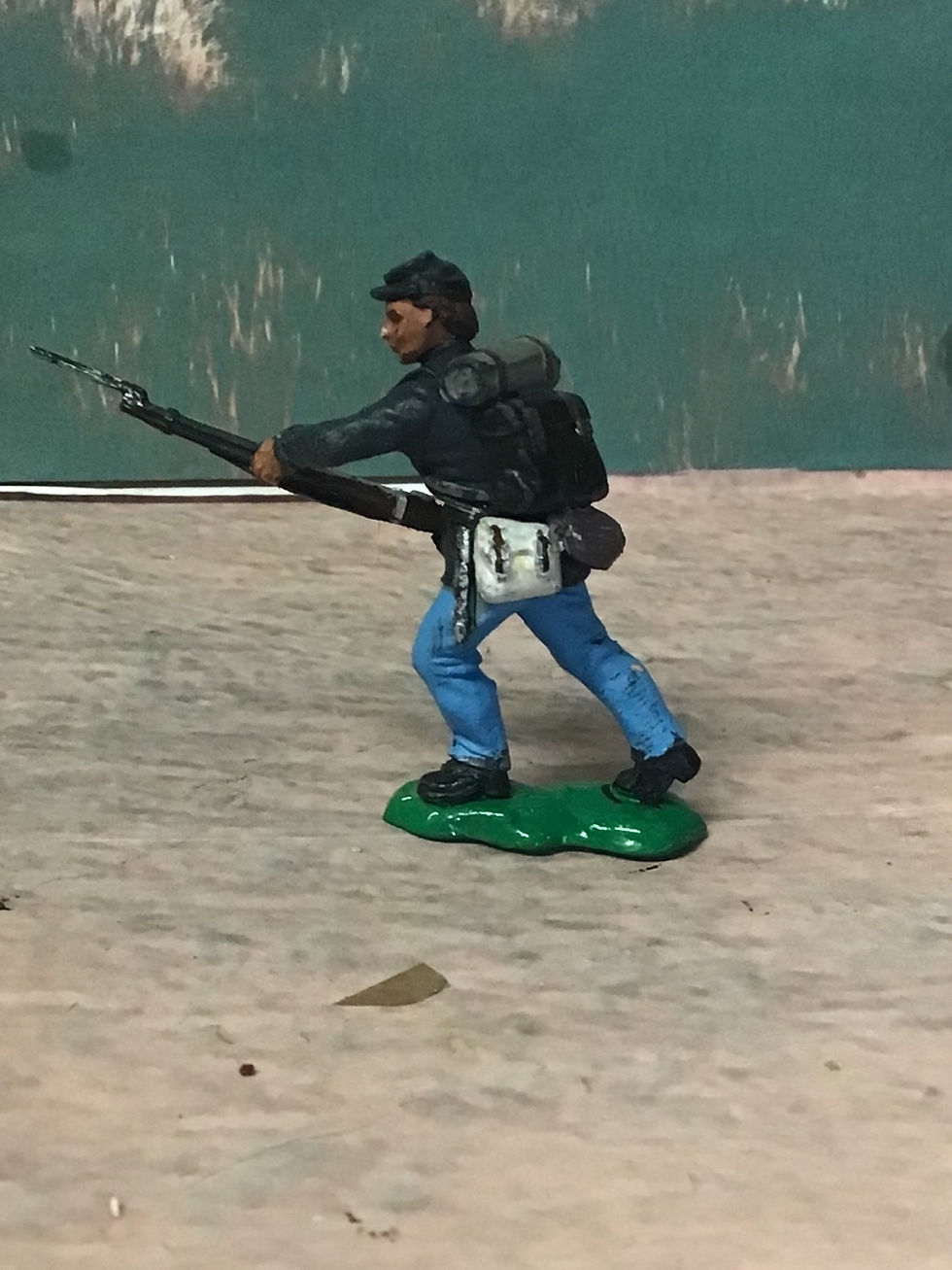 Thumbnail: Vintage Herald H433 Union Infantry Charging