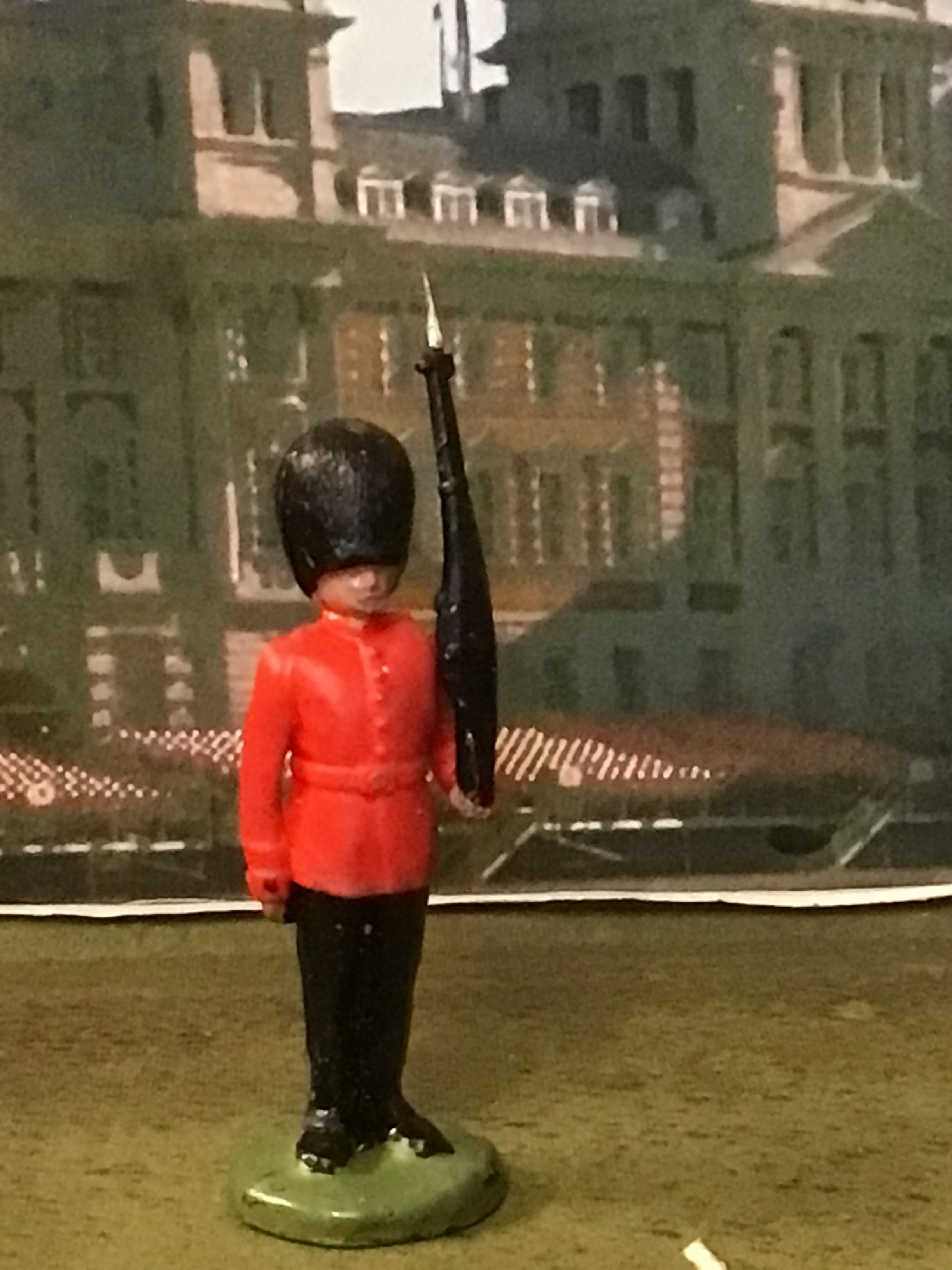 Britains Ltd Herald Series Figures Scots Guard's At Attention Private