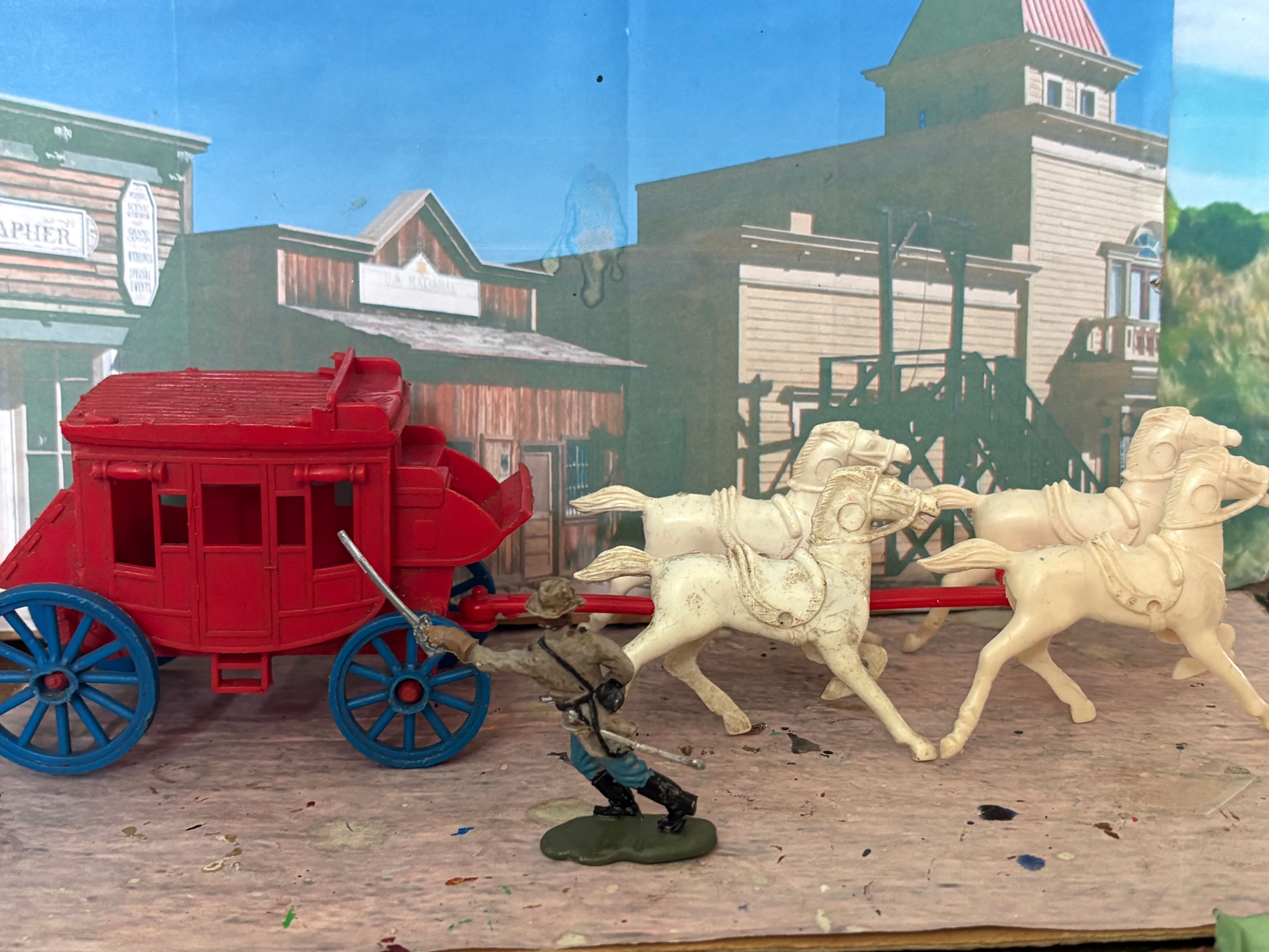 Tudor Rose Plastic 4 Horse Stagecoach (RED)
