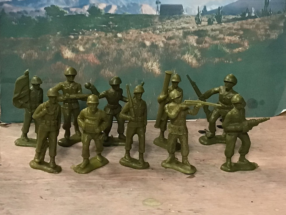 Bergen Green Plastic GI Soldiers X10 Different Poses 1950's