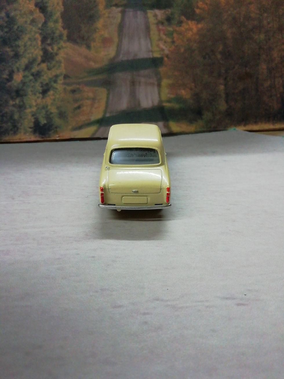 Thumbnail: Lledo Vanguards 1/43 Ford 100E Yellow