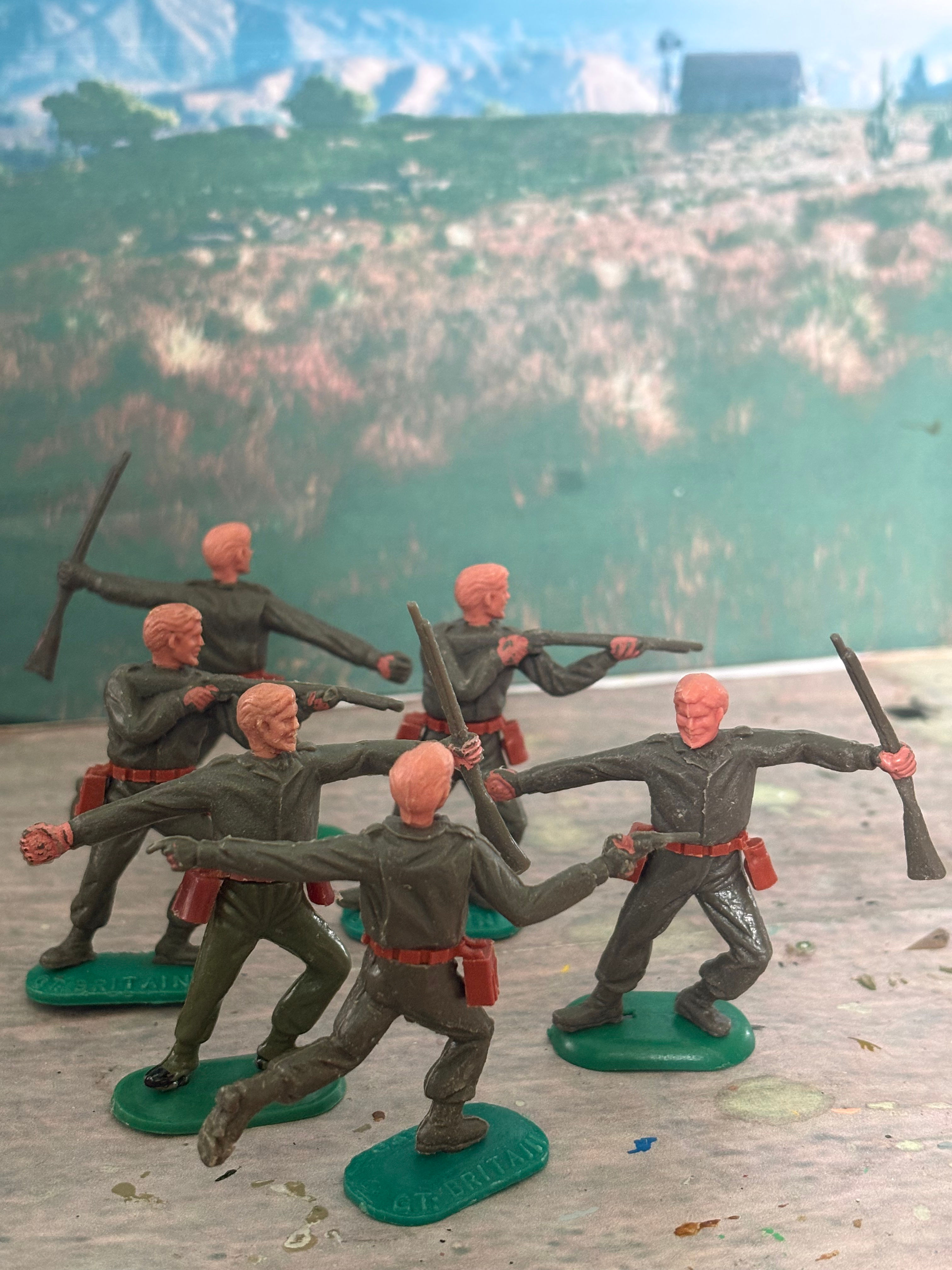 Timpo Toys Early Style Swoppet's  1/32 Plastic Figure British Infantry x6