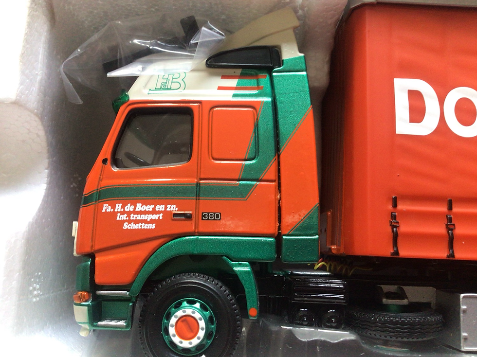 Thumbnail: Corgi Trucks 1:50 Limited Edition Volvo FH12 De Boer Doorenbos Transport CC12408