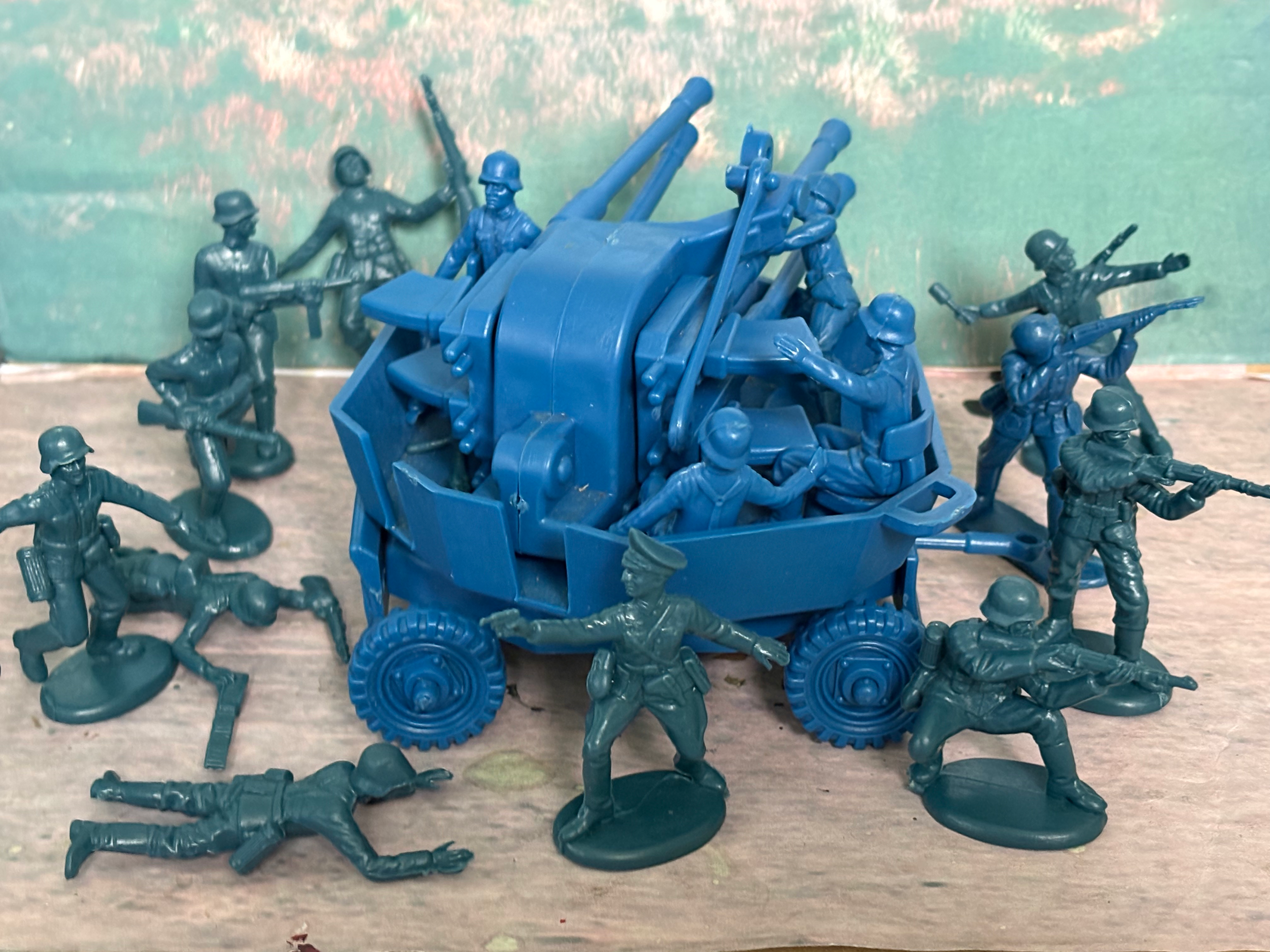 Atlantic AA Gun and Figure  1:32 scale Blue/Grey Plastic Figures
