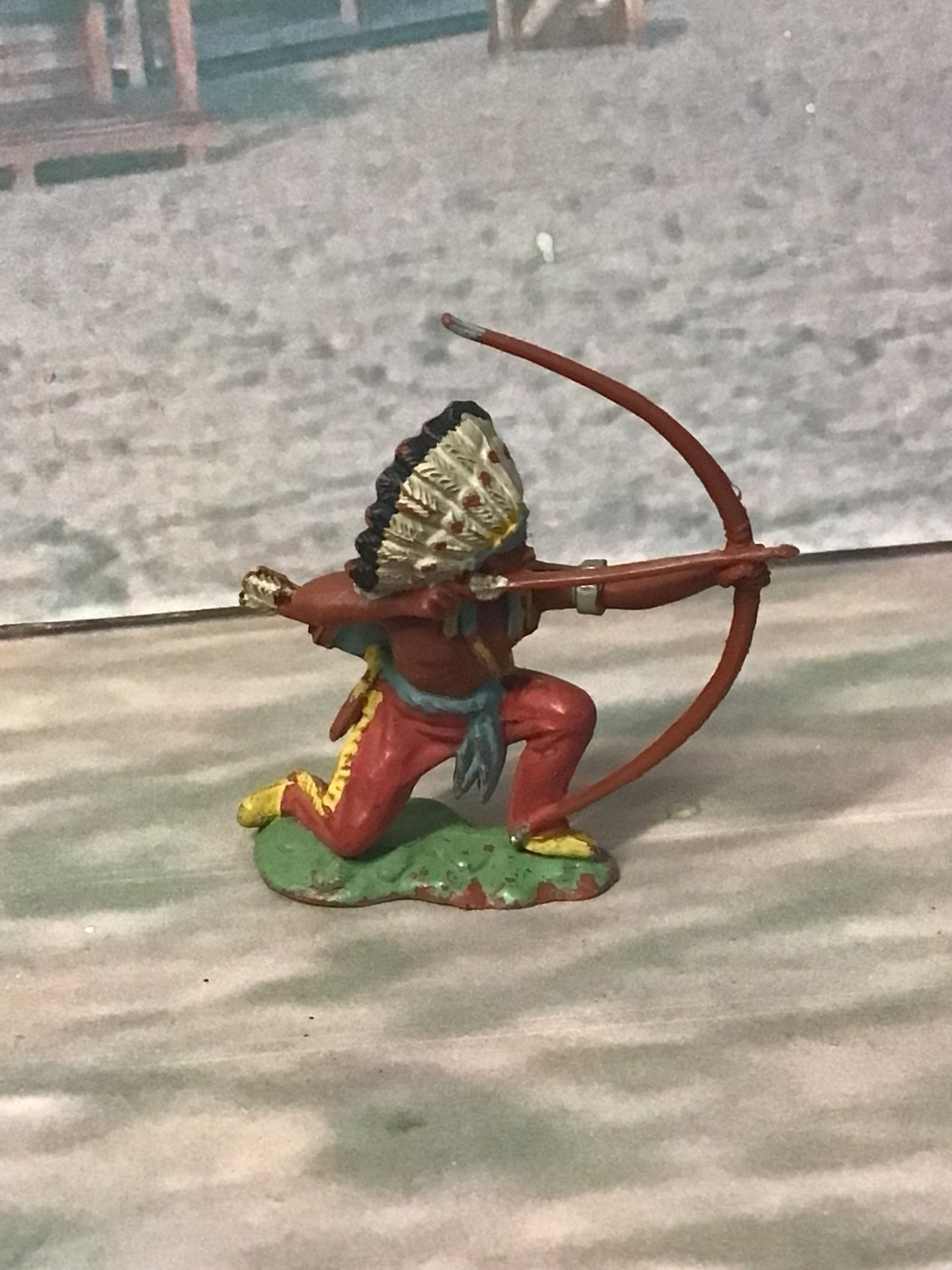 Herald Native American Chief with Bow H25