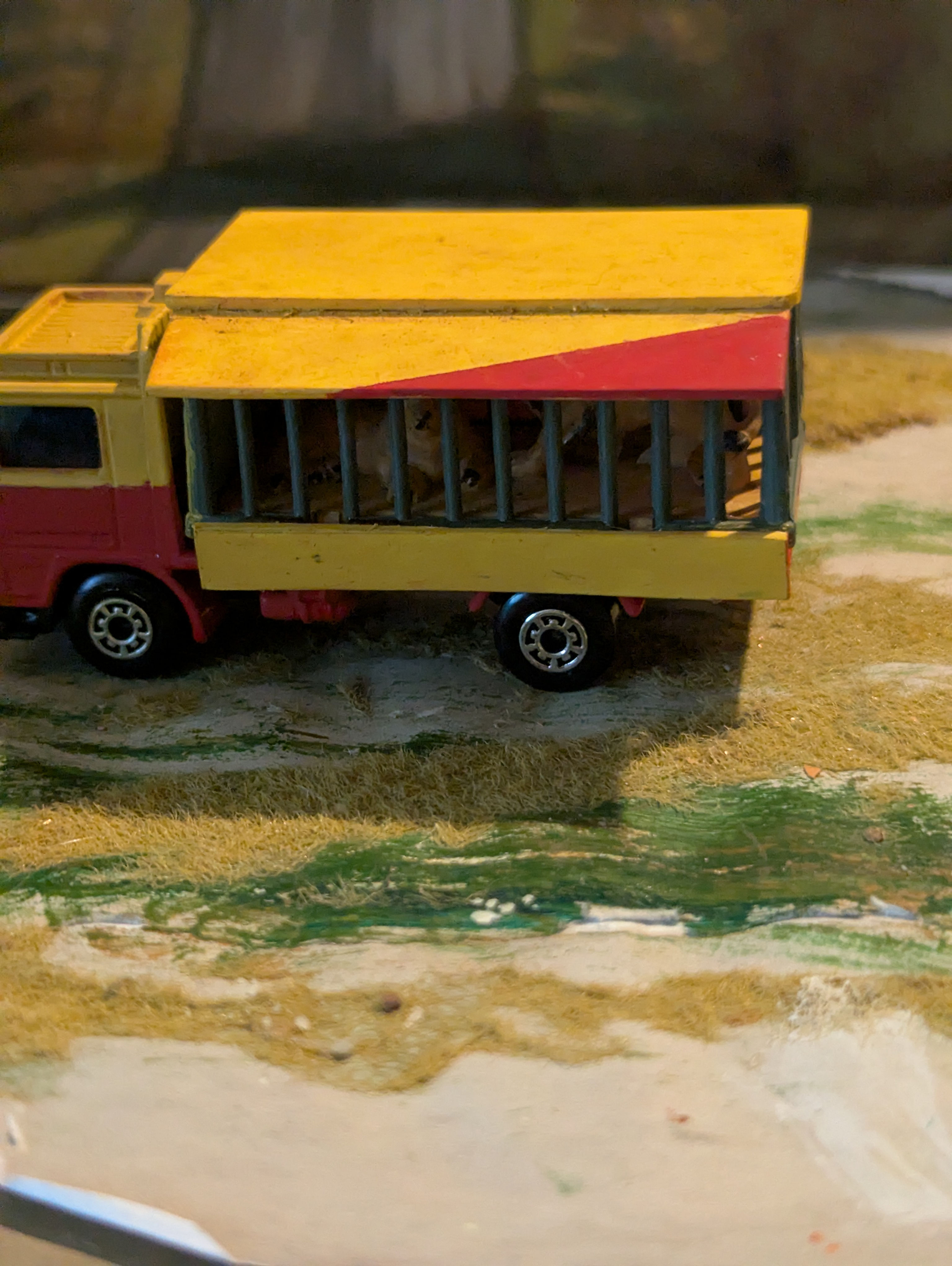 VINTAGE Matchbox MB346 Volvo Truck 1:90 1981 Circus Truck with Lions
