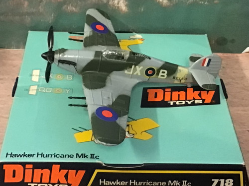 DINKY TOYS 62S HAWKER HURRICANE EARLY VINTAGE IN USED CONDITION SEE THE PHOTOS e DINKY TOYS 62S HAWKER HURRICANE EARLY VINTAGE IN USED CONDITION SEE THE PHOTOS e