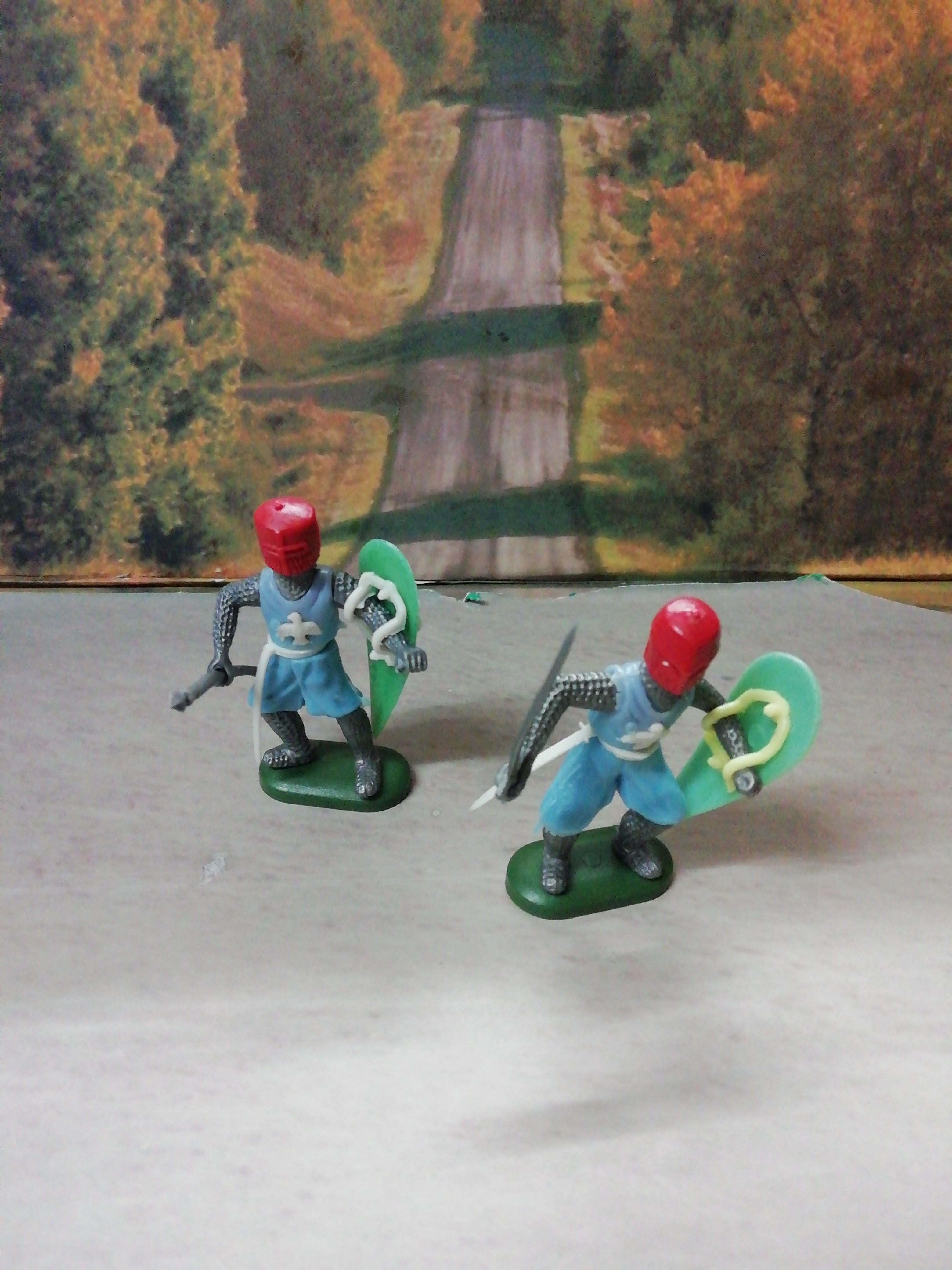 Hard to Find 2 x Timpo Knights Blue Surcoat and Red Helmets 