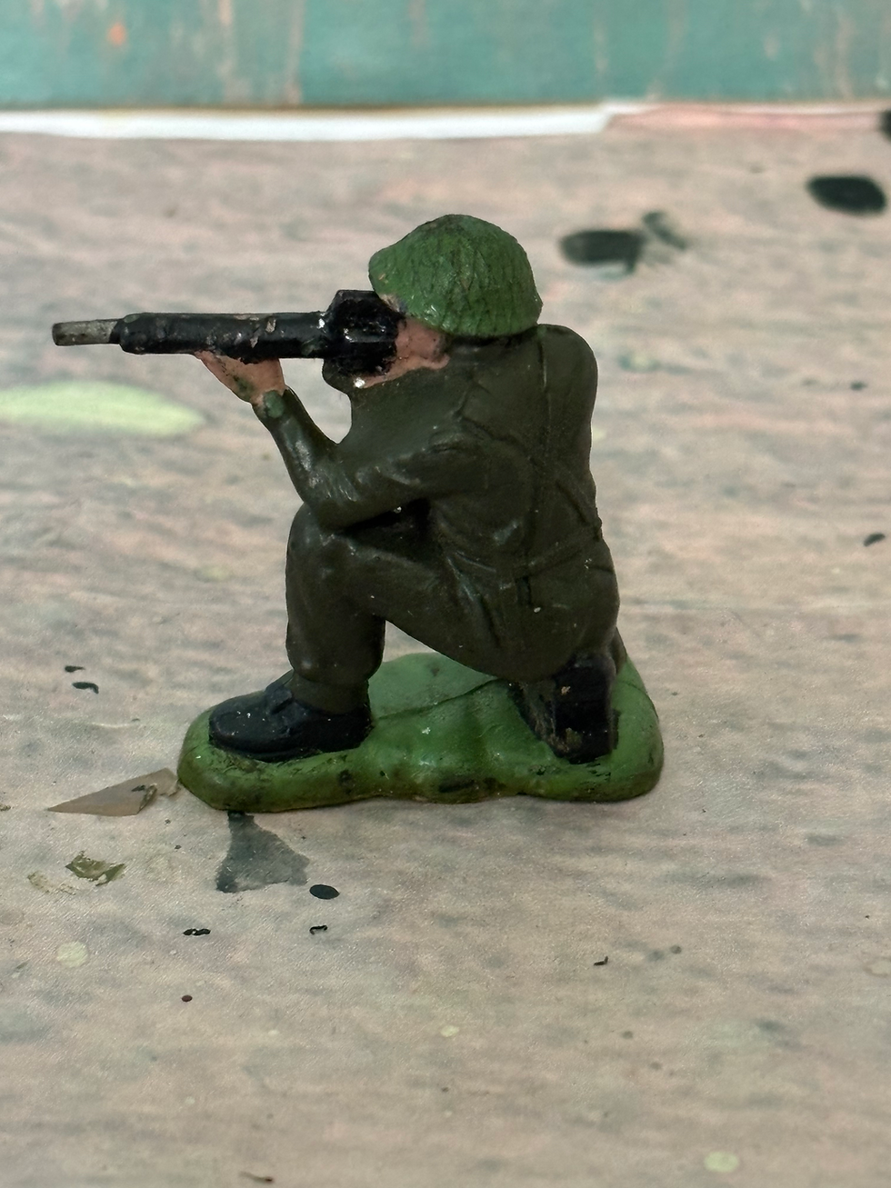 Thumbnail: Britain's Herald H14  British Infantry Green Helmet Net Kneeling Rifle