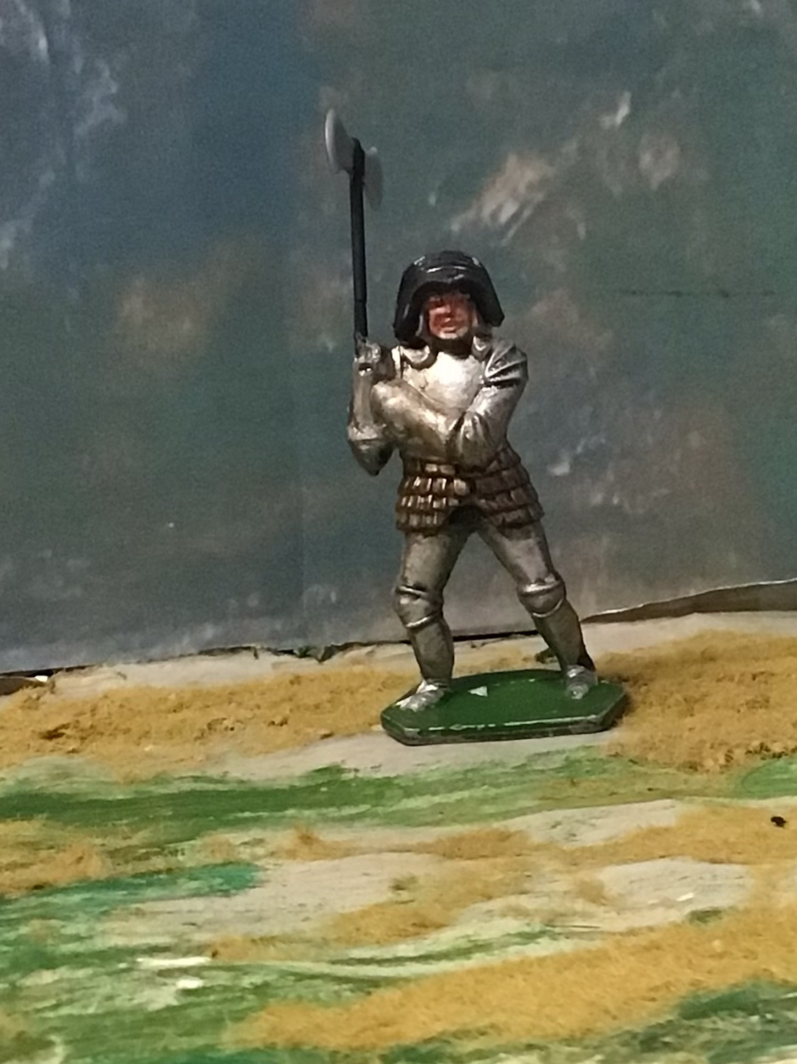 Lone Star Plastic Knight 7 with  Axe 54mm