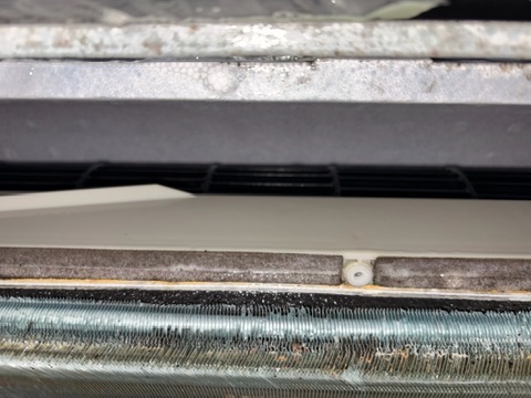 天井1方向エアコン 熱交換器フィン 高圧洗浄中 新宿区