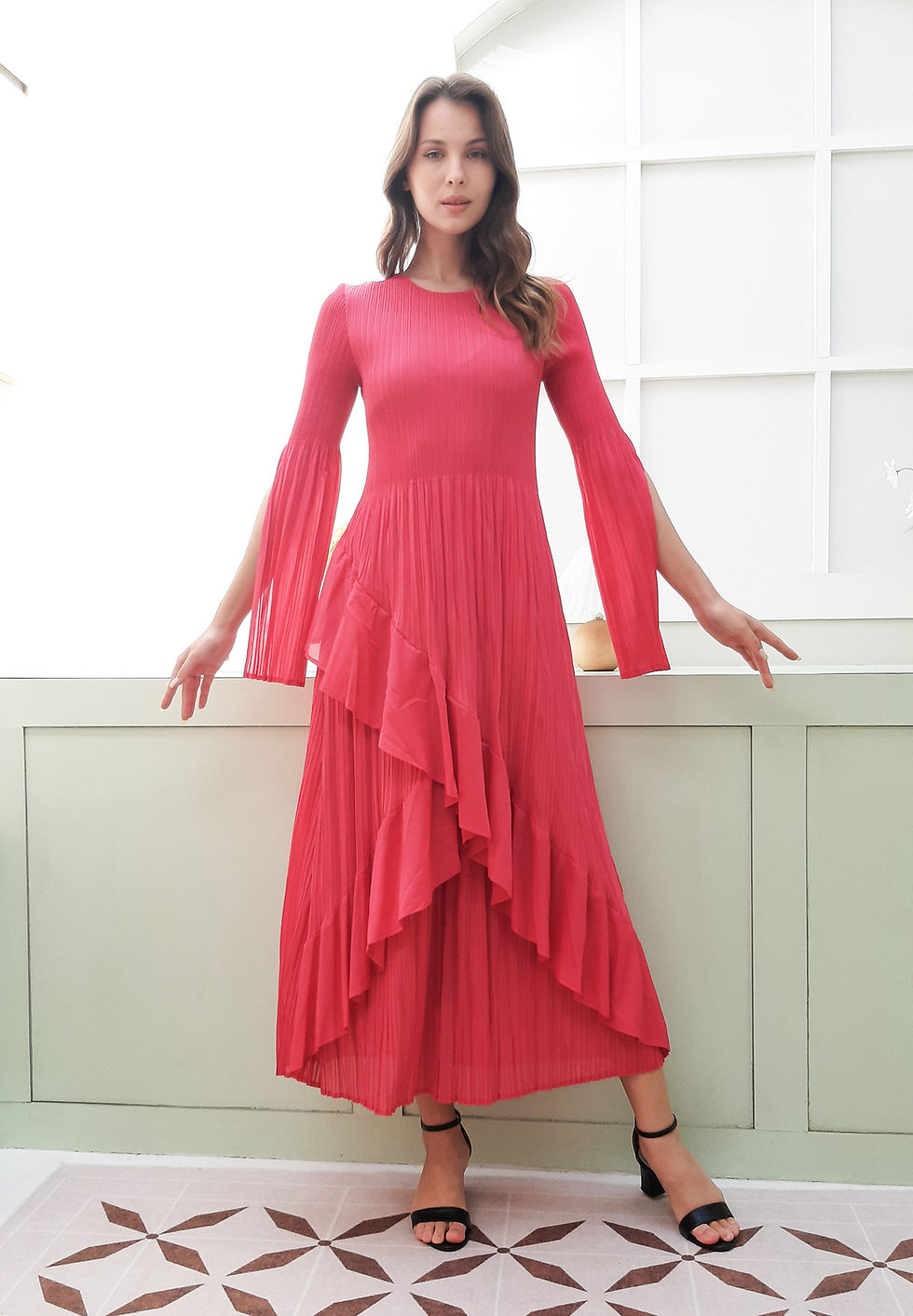 サムネイル： Classical pink dress flamenco style