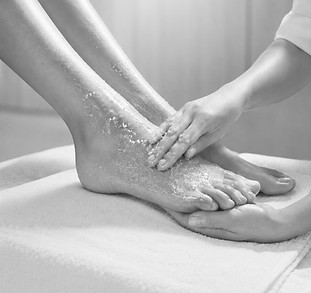 soin des pieds KOS PARIS_edited.jpg