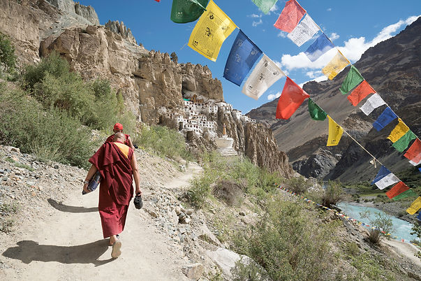 Bild Kloster mit Mönch.jpg