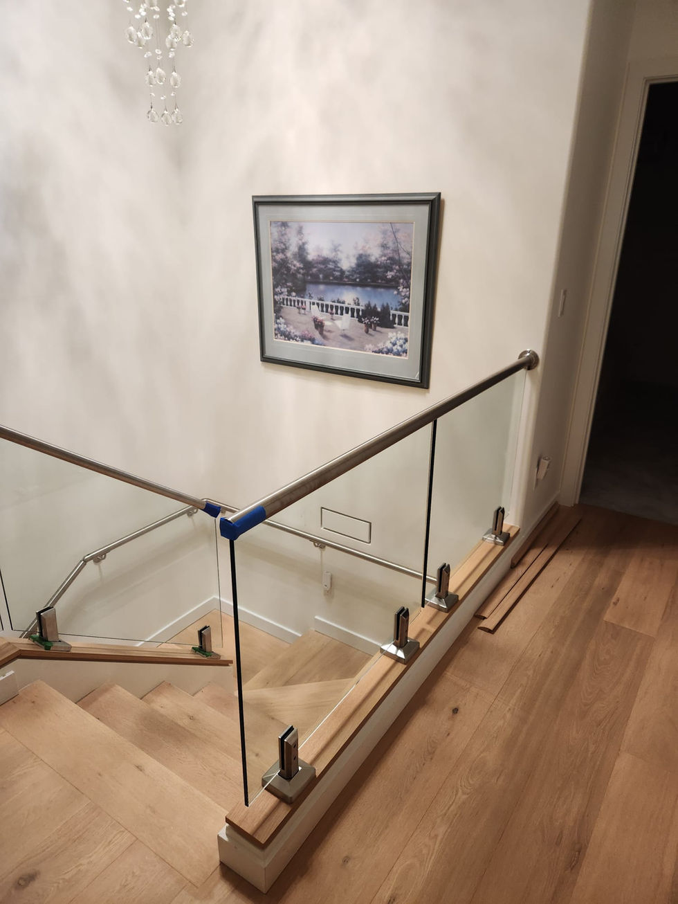 indoor-glass-railing-with-wood-staircase
