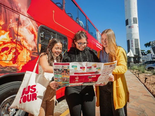 Bustour faz ação no Mês das Crianças