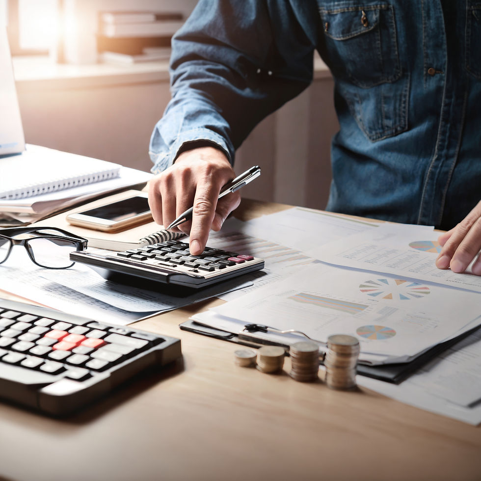 אדם מגיש במחשבון קלוזאפ